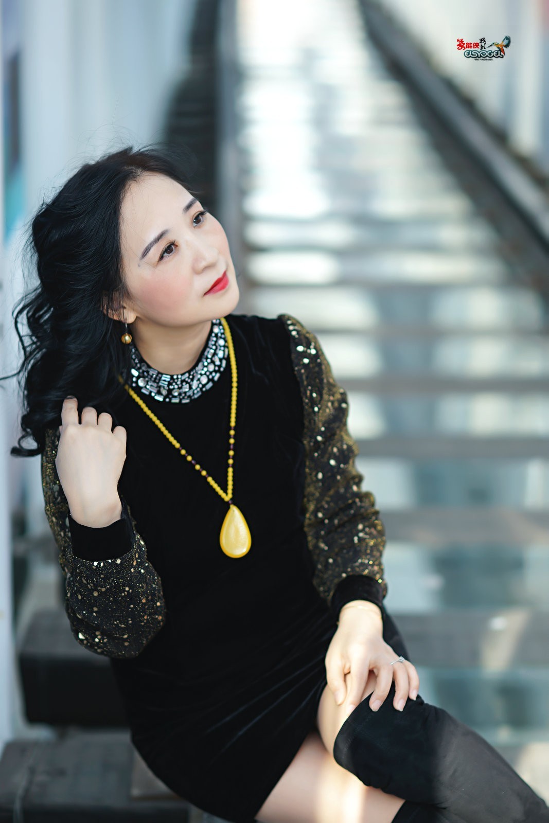 【玻璃轨道美女】---闪亮