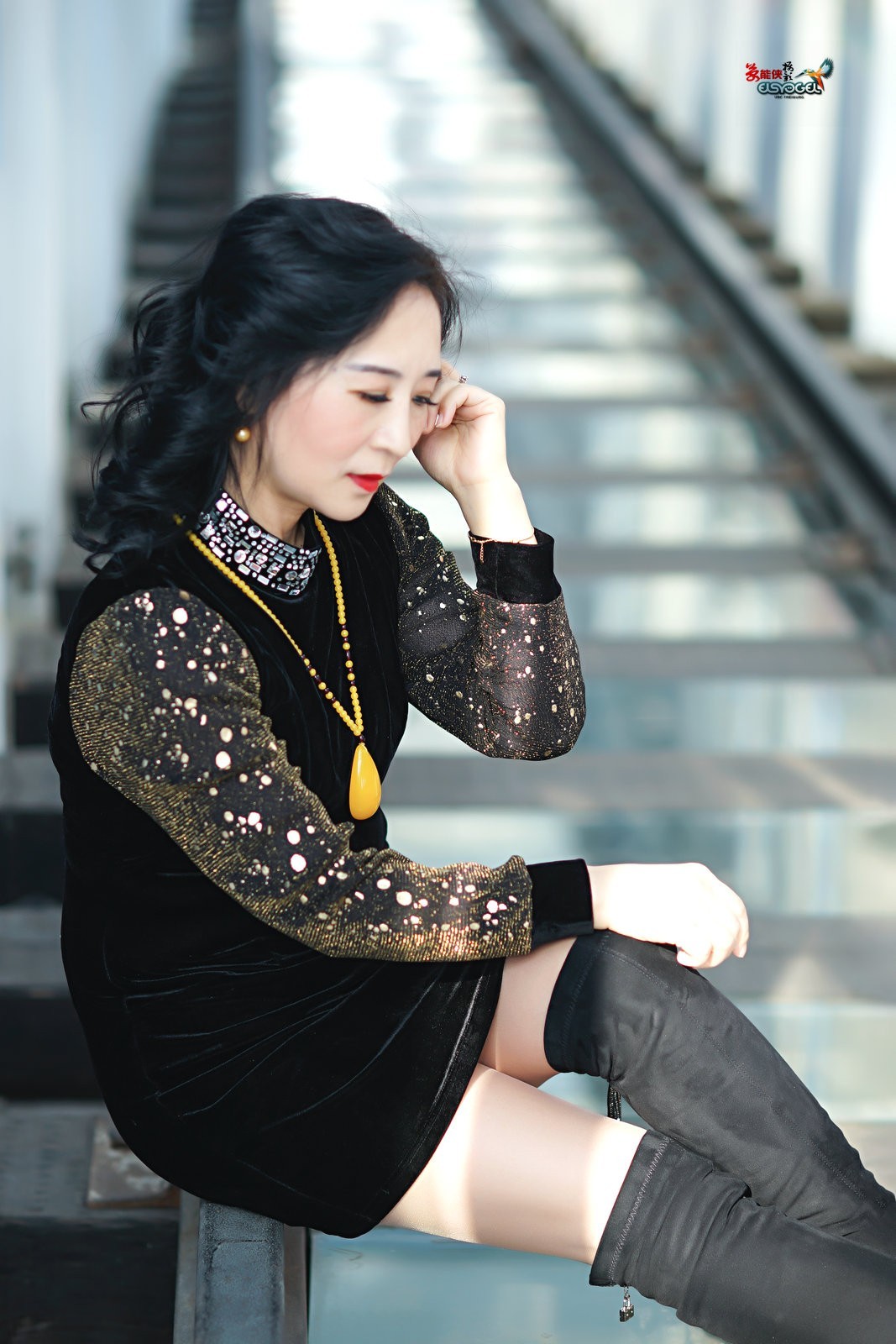 【玻璃轨道美女】---闪亮