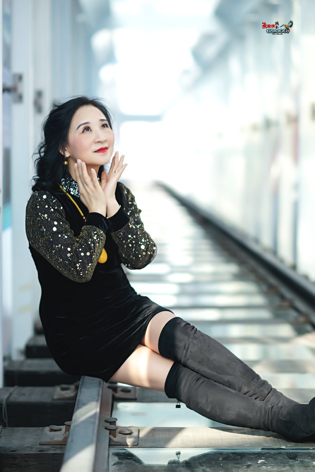 【玻璃轨道美女】---闪亮