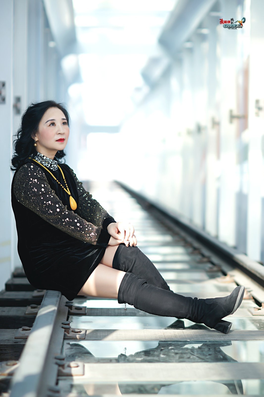 【玻璃轨道美女】---闪亮