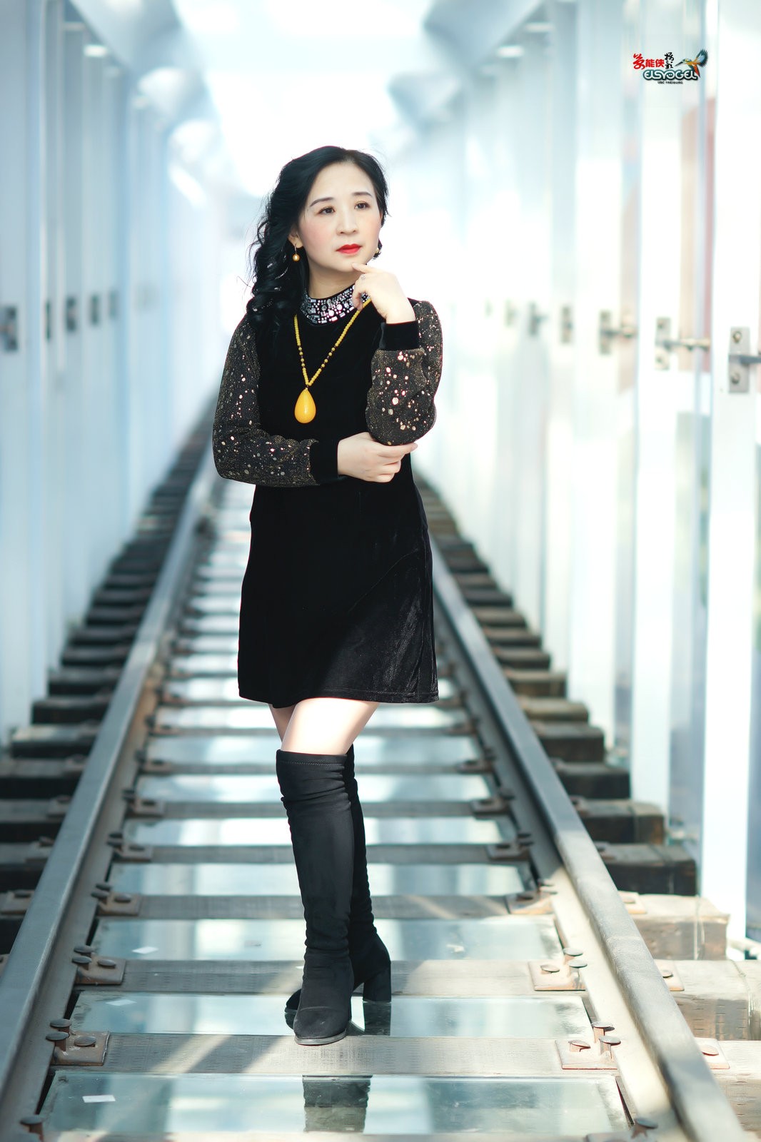 【玻璃轨道美女】---闪亮