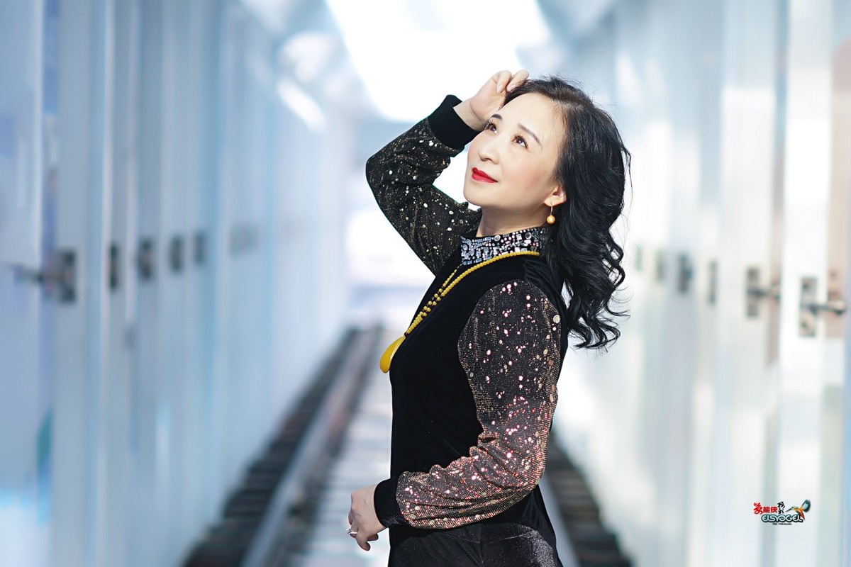 【玻璃轨道美女】---闪亮