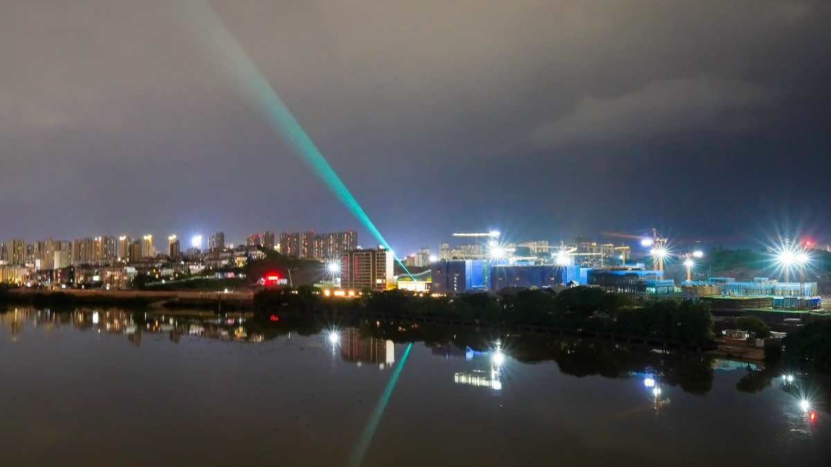 夜宿赣州西津门