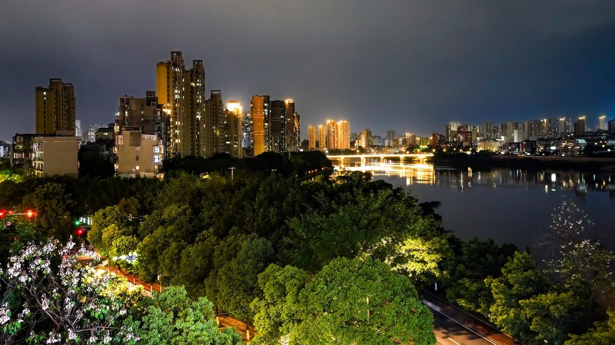 夜宿赣州西津门