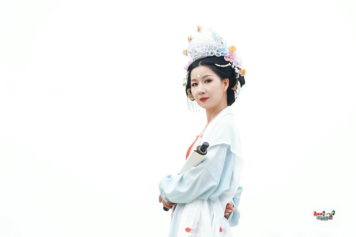 【春日宋制侍女】---婉灵