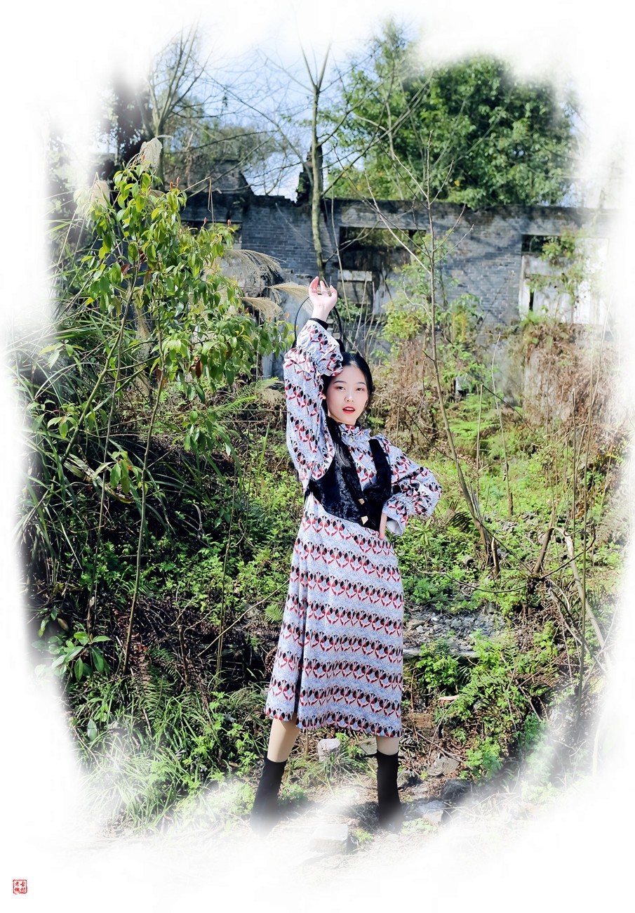 #大拜年# 虎年带个美女给您拜年！