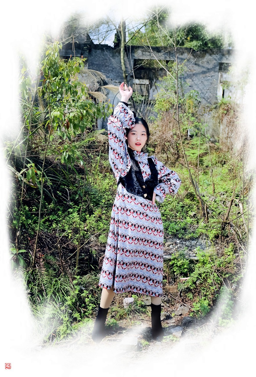 #大拜年# 虎年带个美女给您拜年！