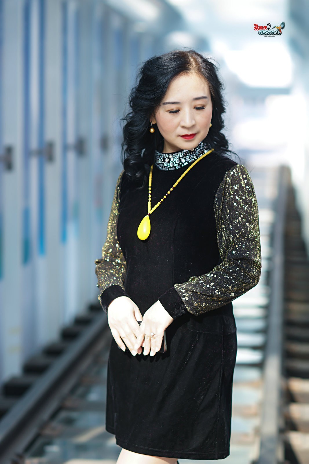 【玻璃轨道美女】---闪亮