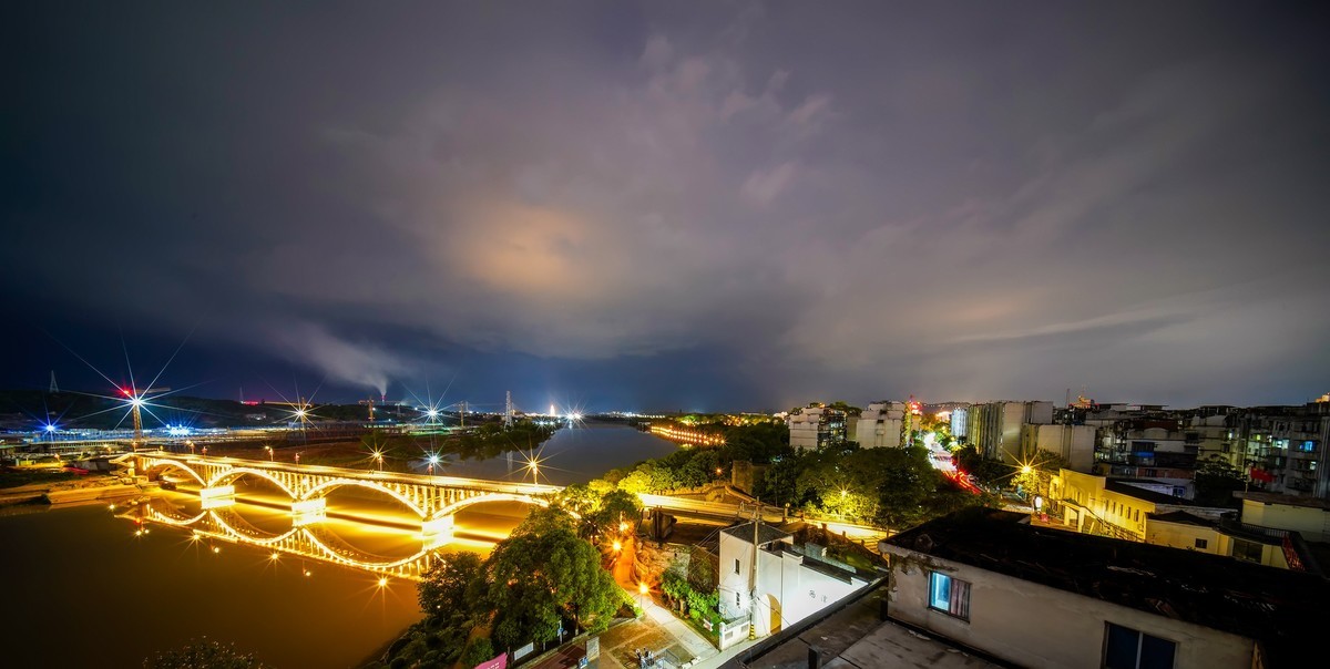 夜宿赣州西津门