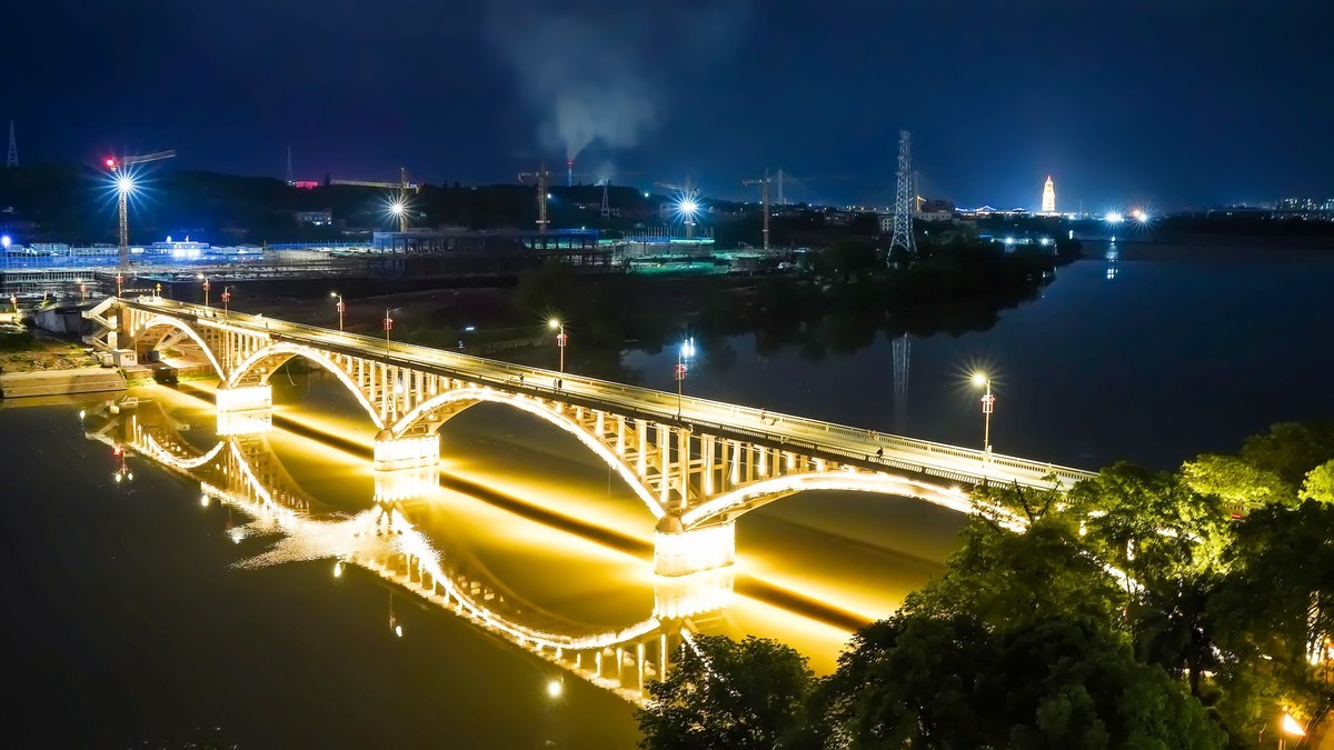 夜宿赣州西津门