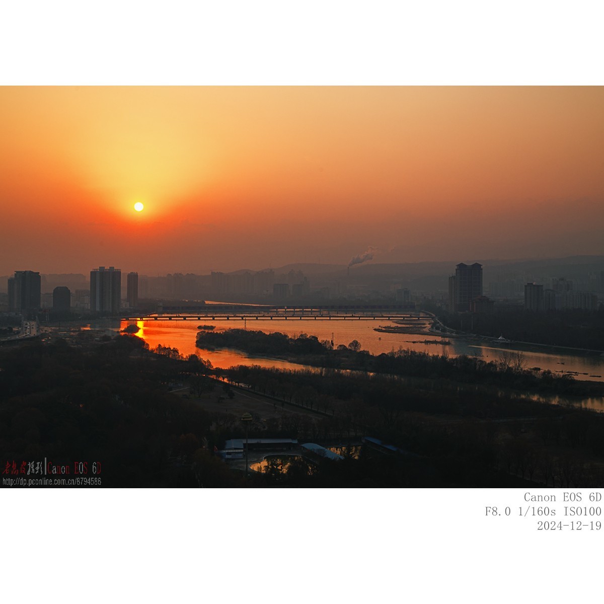 门迎朝夕窗含雪