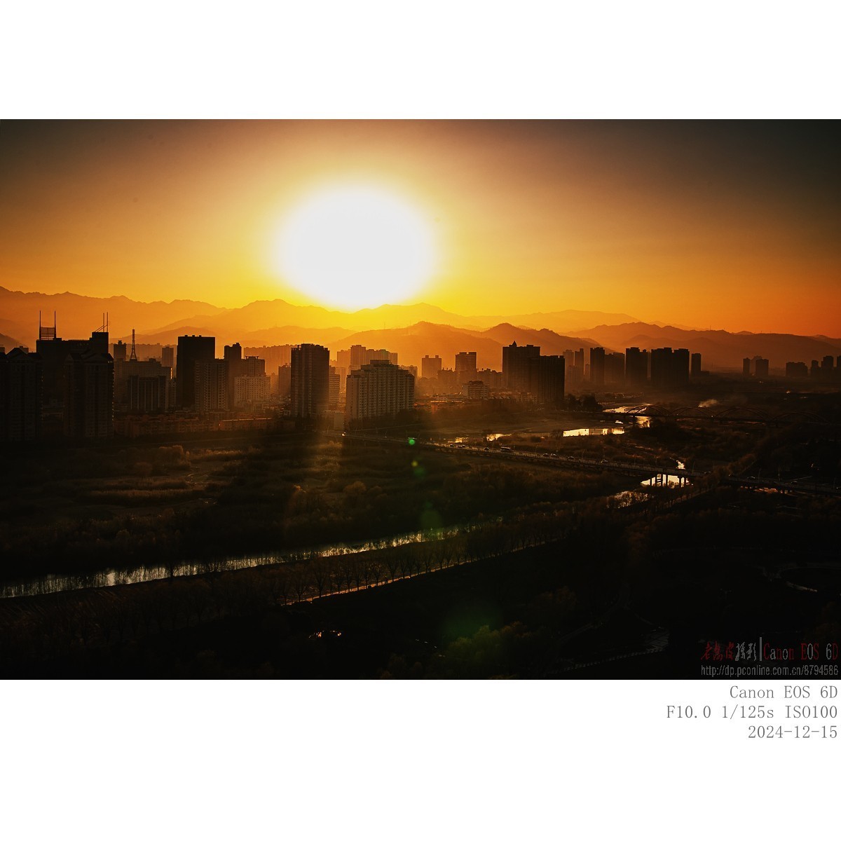 门迎朝夕窗含雪