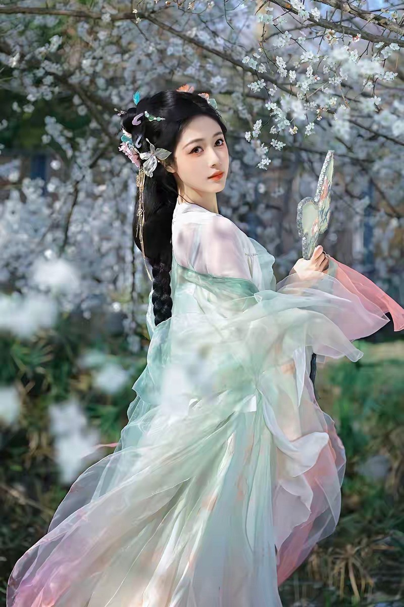 梅花与汉服女---1