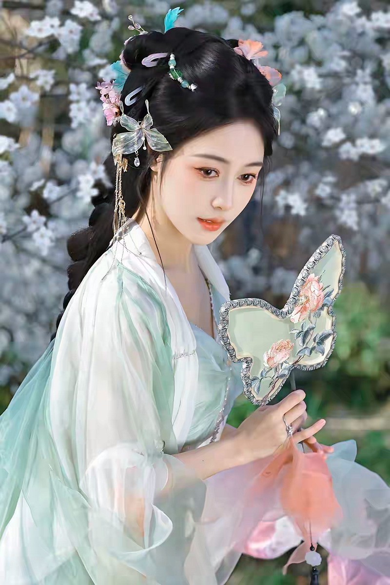梅花与汉服女---1
