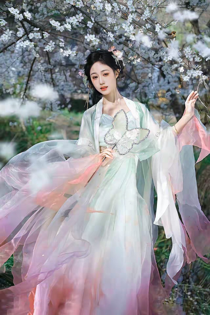 梅花与汉服女---1