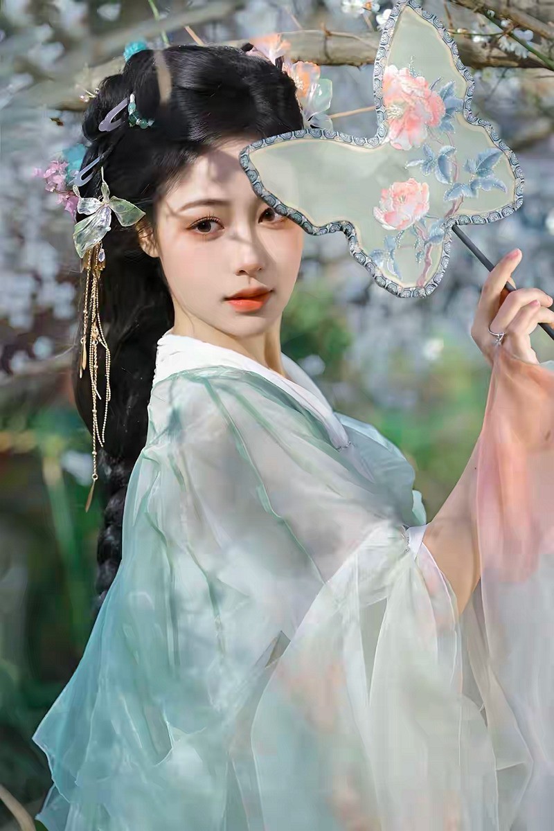 梅花与汉服女---1