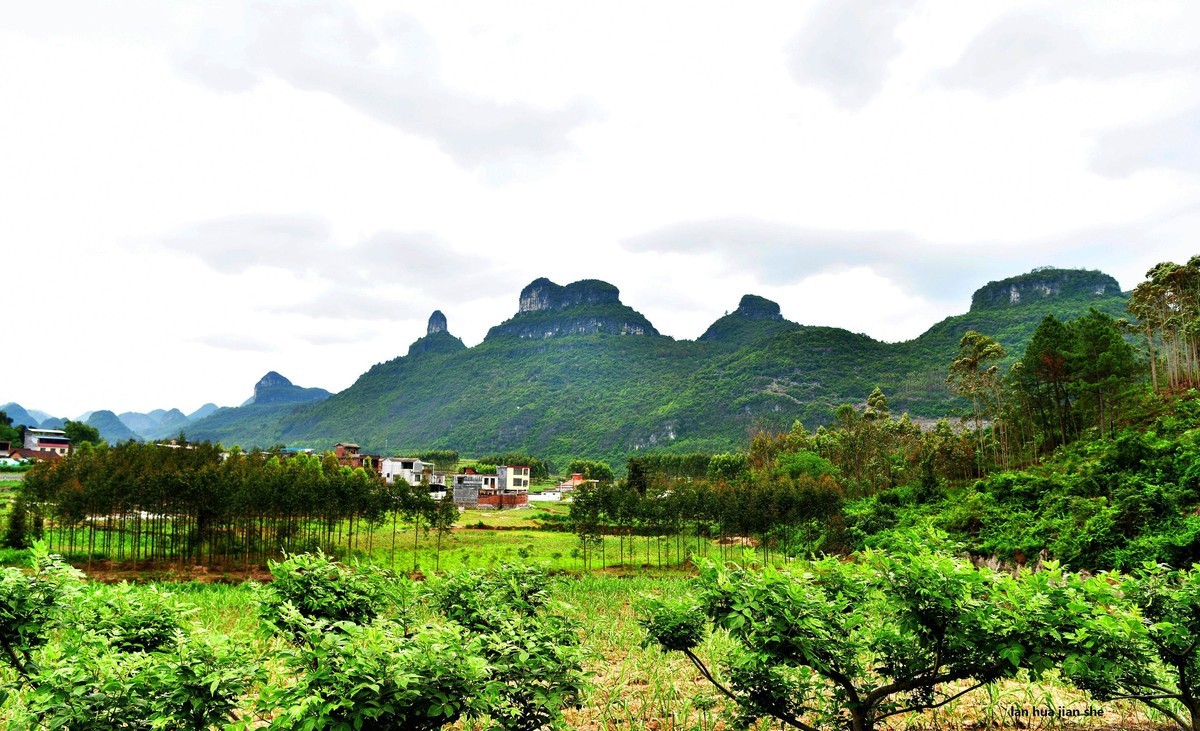 仫佬山乡古砦横山风光