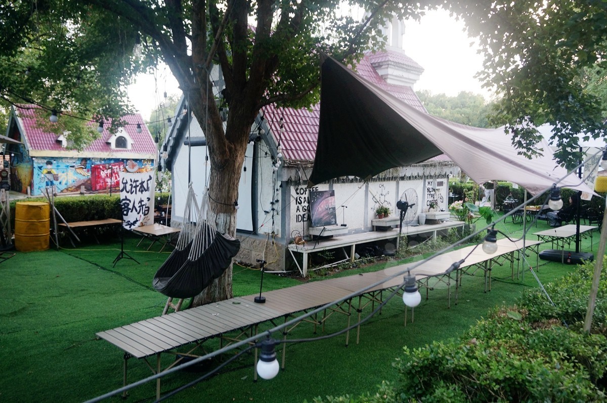 寂寞的咖啡小镇*东湖——武汉随笔