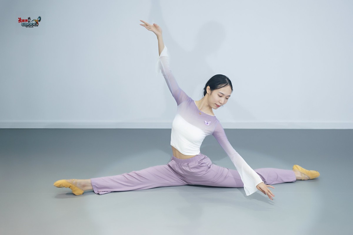 【1108舞蹈女生】---姗姗