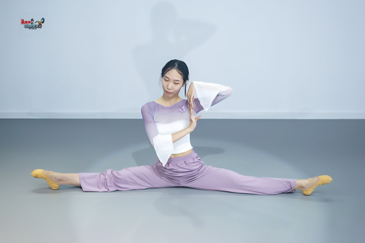 【1108舞蹈女生】---姗姗