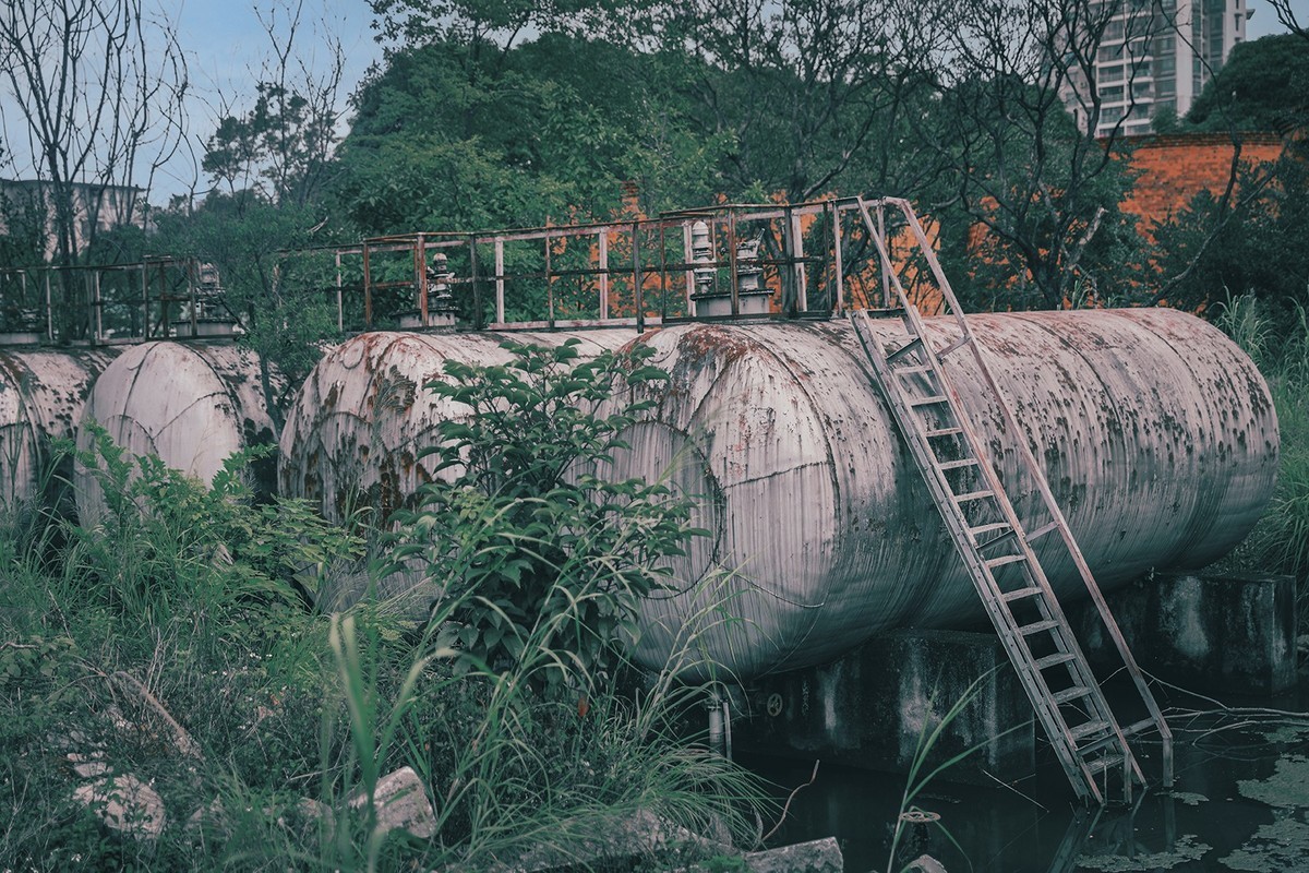 废弃的老油库