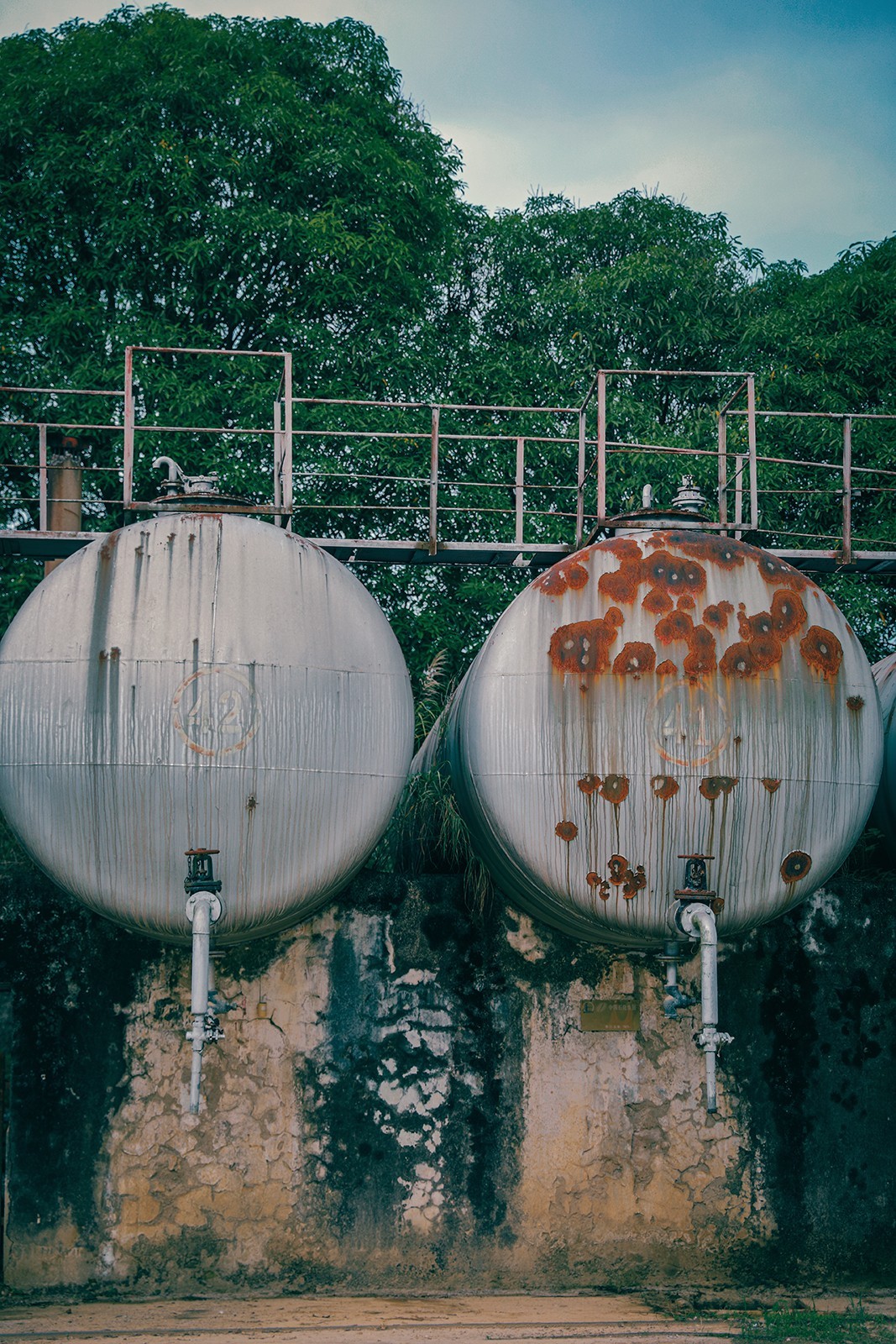 废弃的老油库