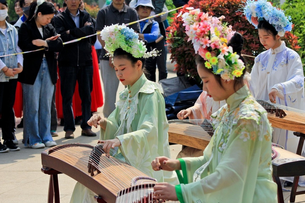 公园抓拍——国风●古筝