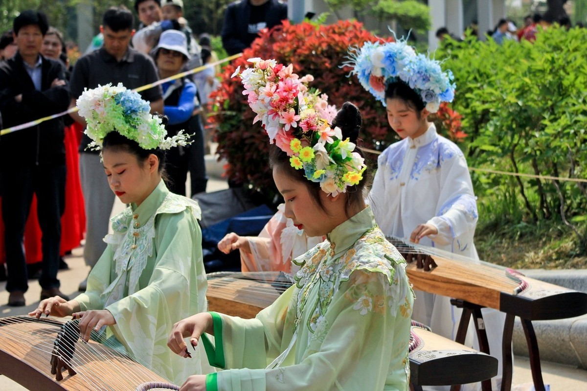 公园抓拍——国风●古筝