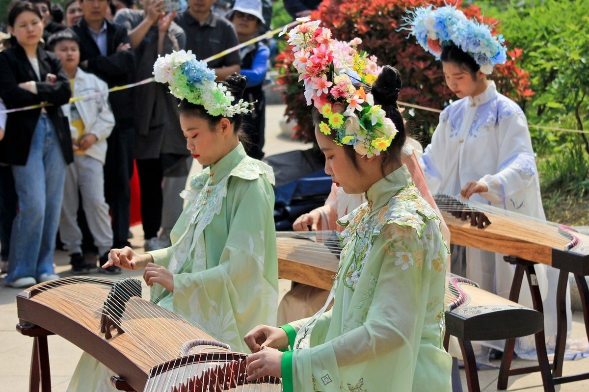 公园抓拍——国风●古筝