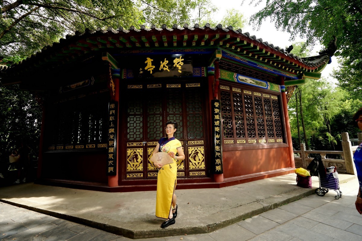 晴川阁的美女！