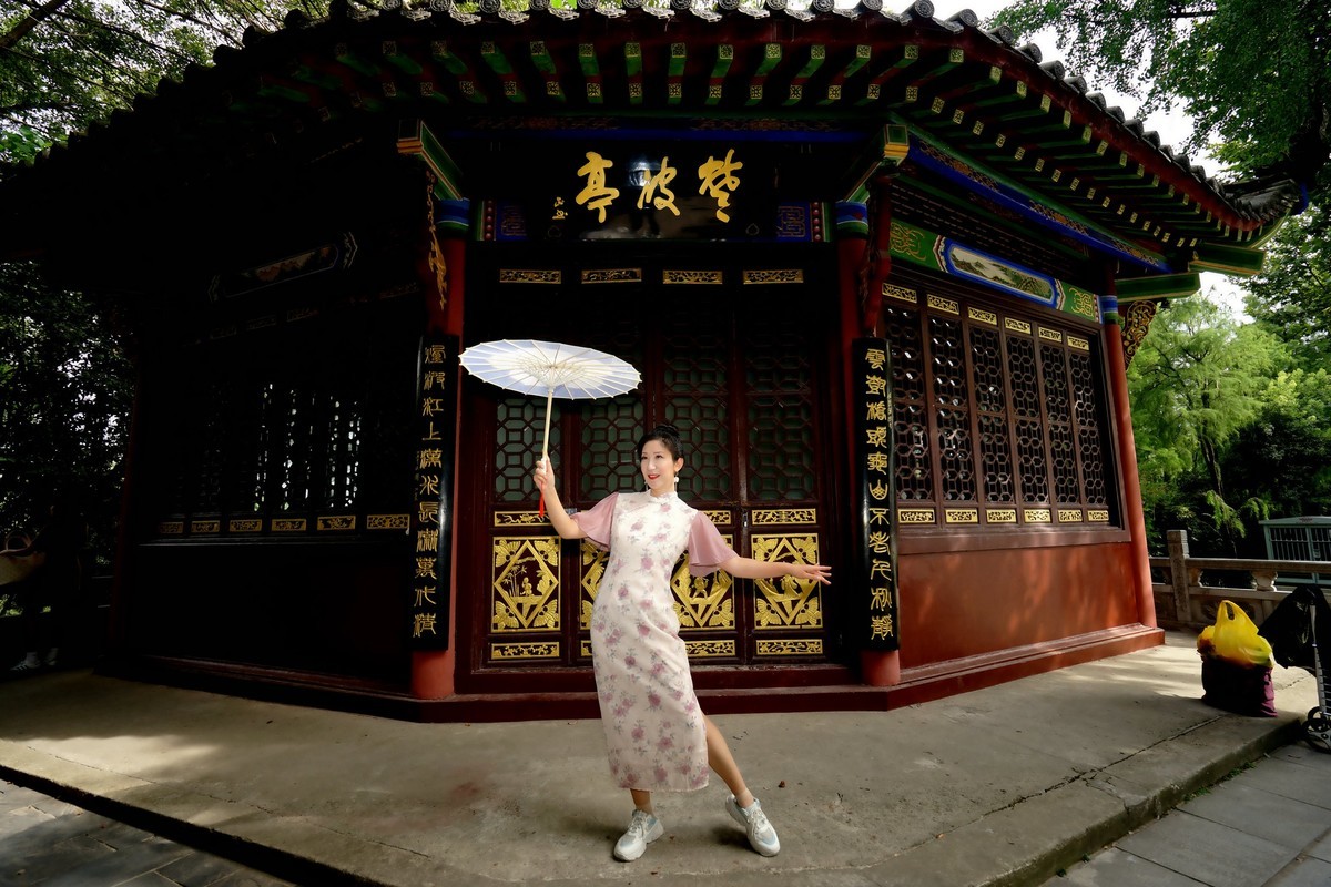 晴川阁的美女！