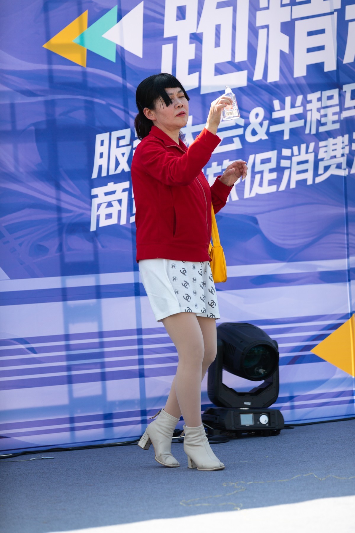 给我一片天空，誓让云霞灿烂