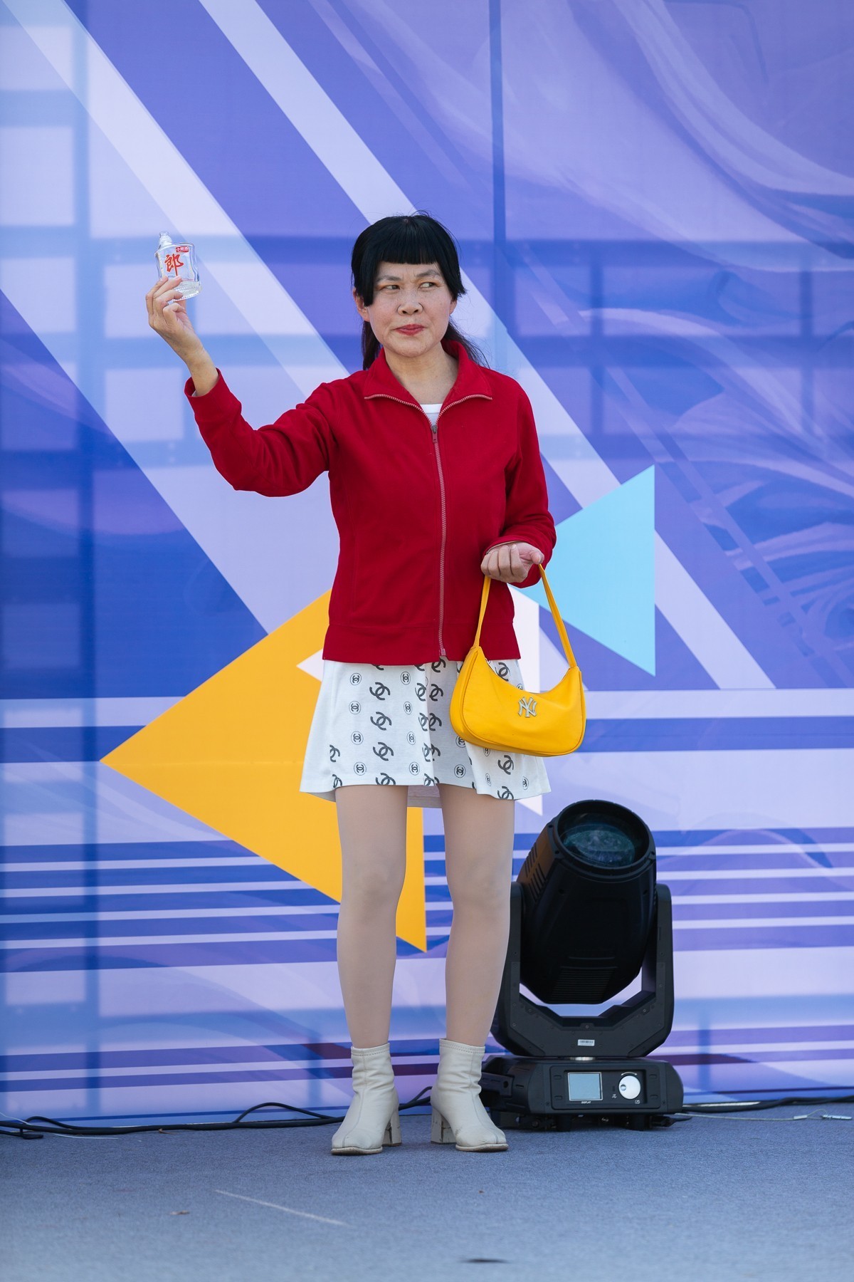 给我一片天空，誓让云霞灿烂