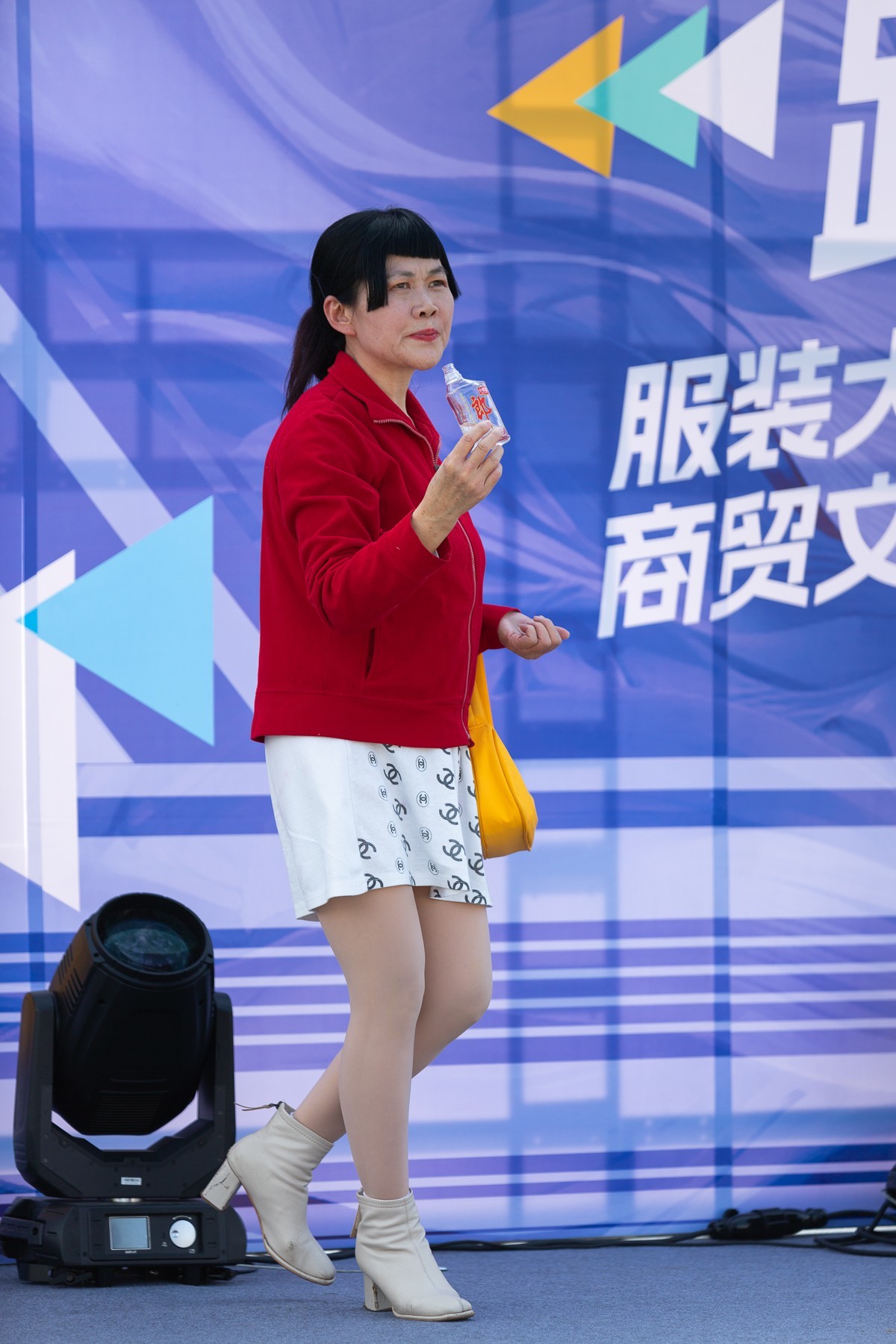 给我一片天空，誓让云霞灿烂