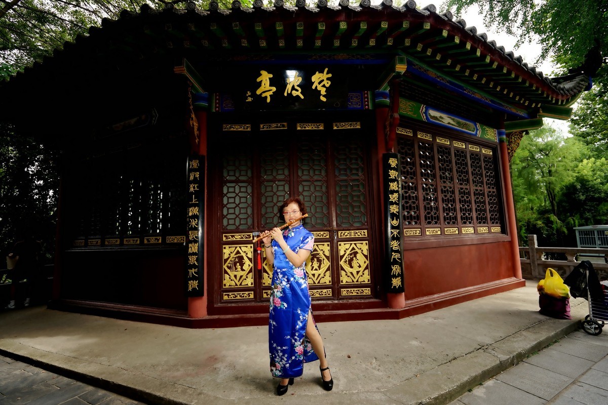 晴川阁的美女！