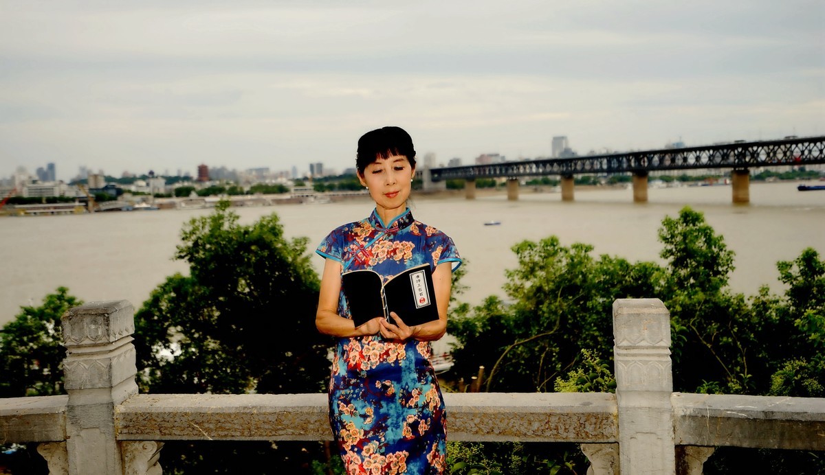 晴川阁的美女！