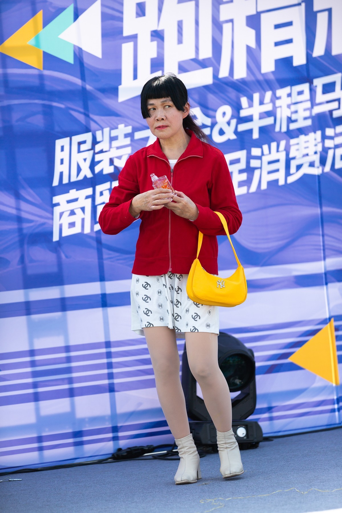 给我一片天空，誓让云霞灿烂