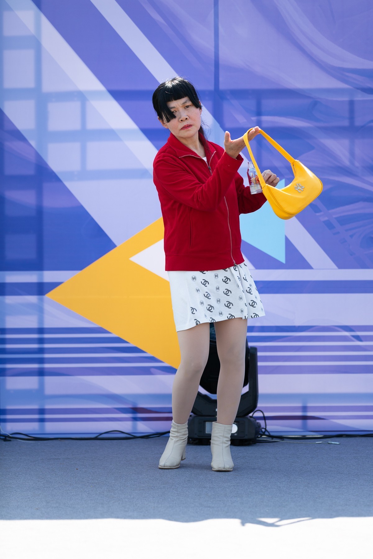 给我一片天空，誓让云霞灿烂