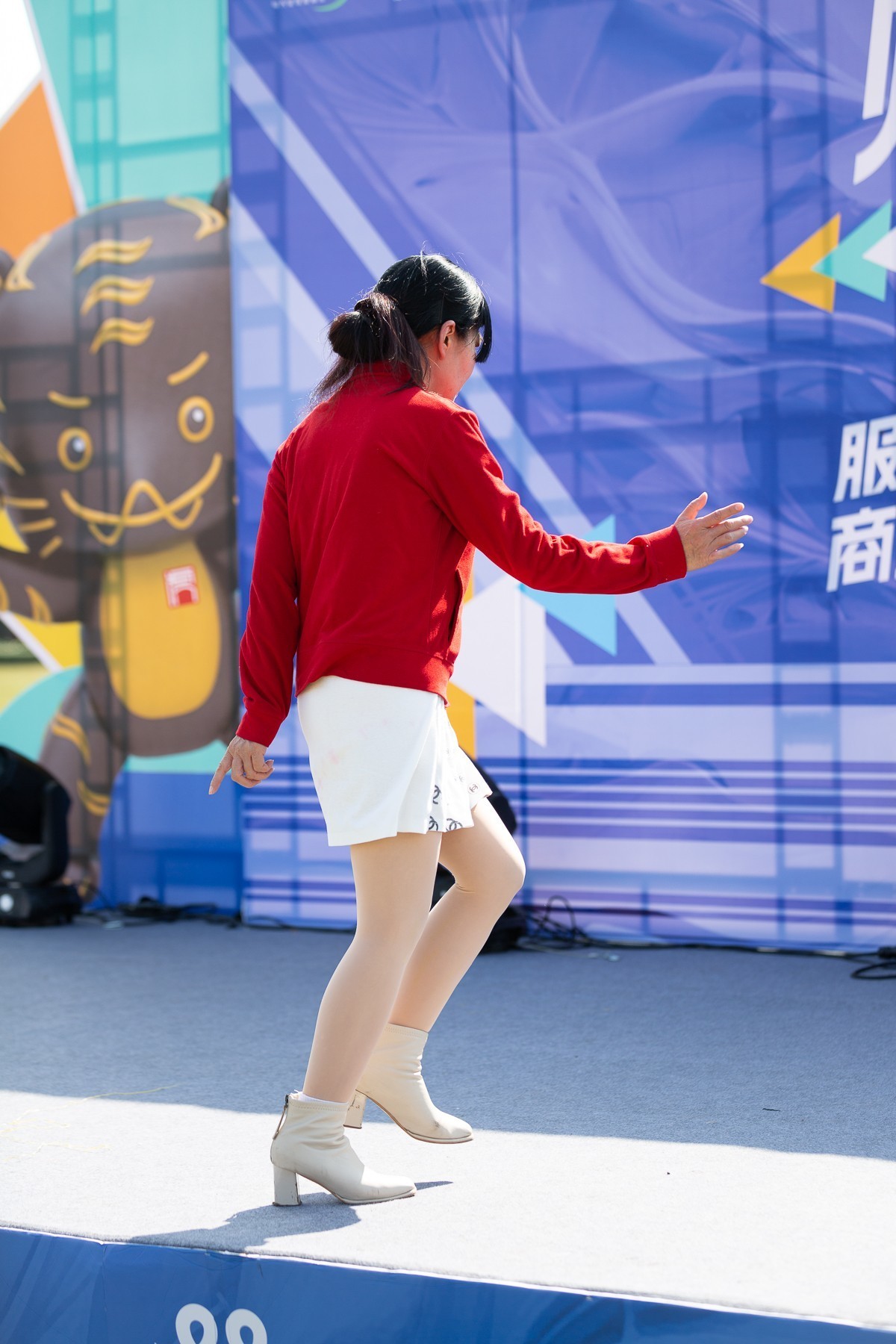 给我一片天空，誓让云霞灿烂