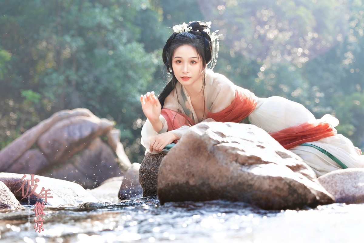 彼年微凉 复归素净