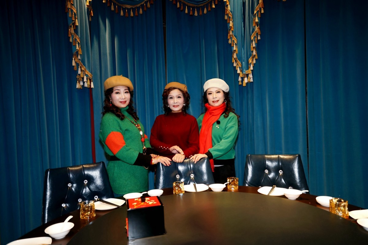 2025平安夜荟聚在{老汉口吴公馆｝的美女