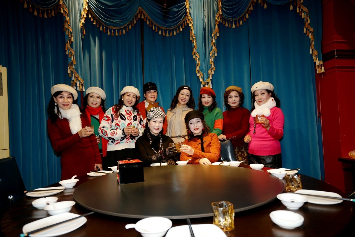 2025平安夜荟聚在{老汉口吴公馆｝的美女