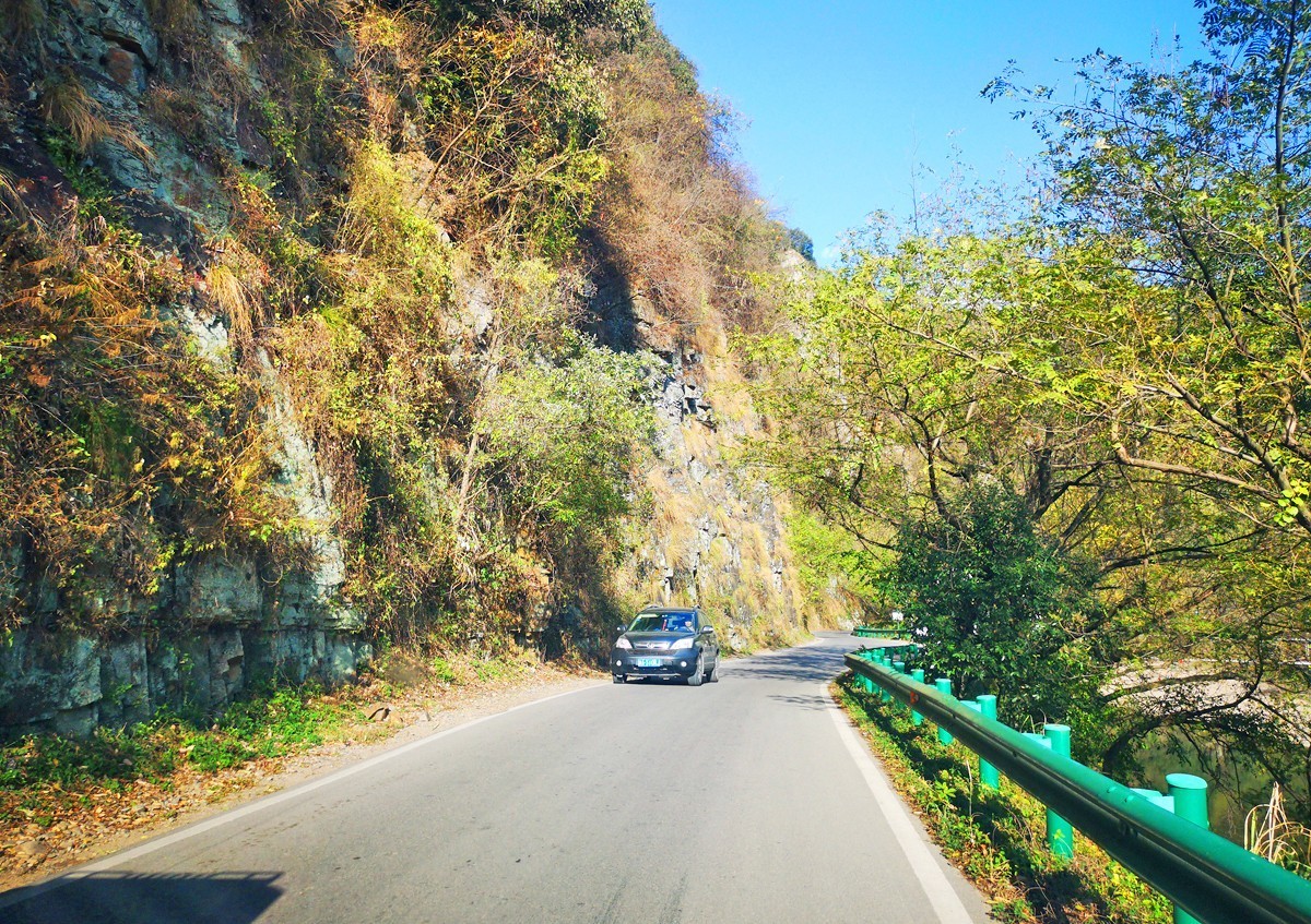 在皖南小川藏线上我看到就是这样1