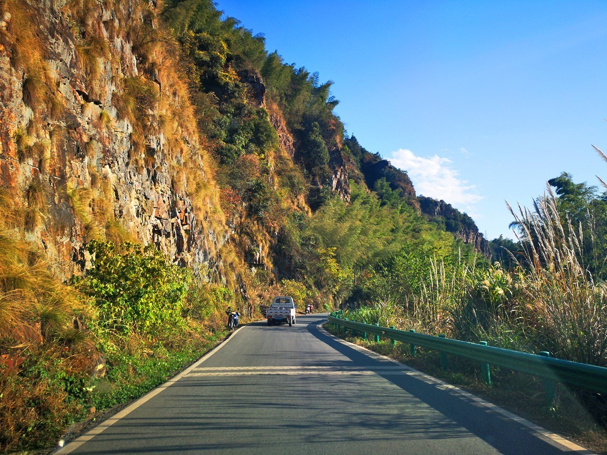 在皖南小川藏线上我看到就是这样1