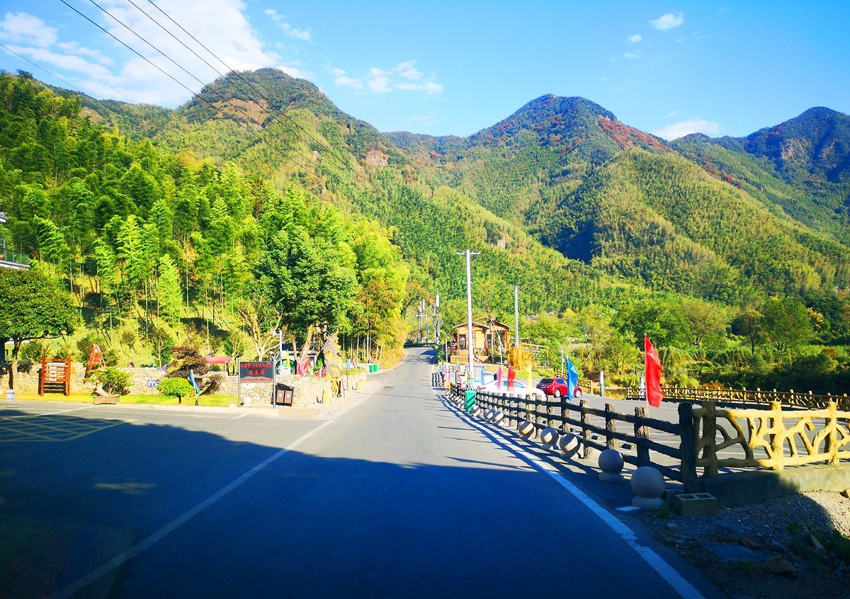 在皖南小川藏线上我看到就是这样1