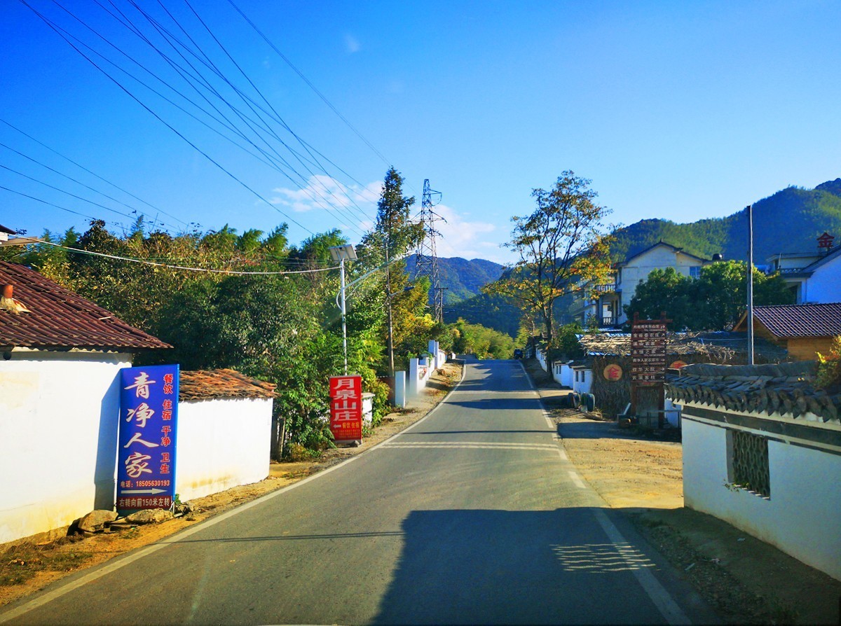 在皖南小川藏线上我看到就是这样1