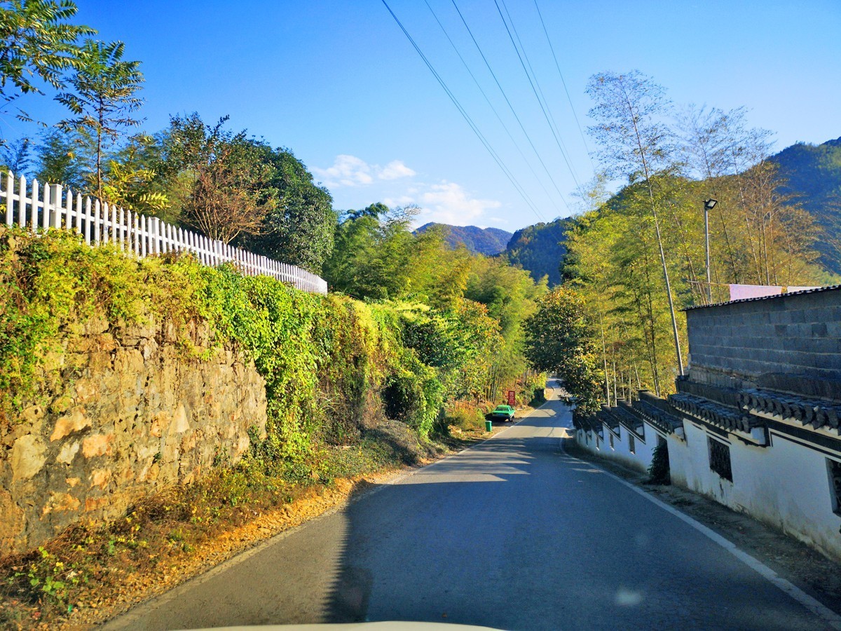 在皖南小川藏线上我看到就是这样1