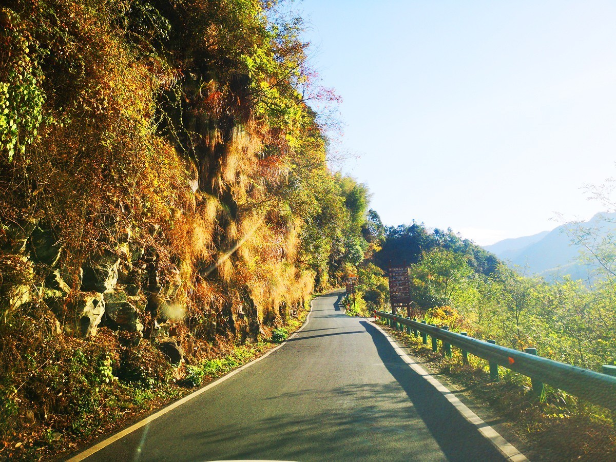 在皖南小川藏线上我看到就是这样1