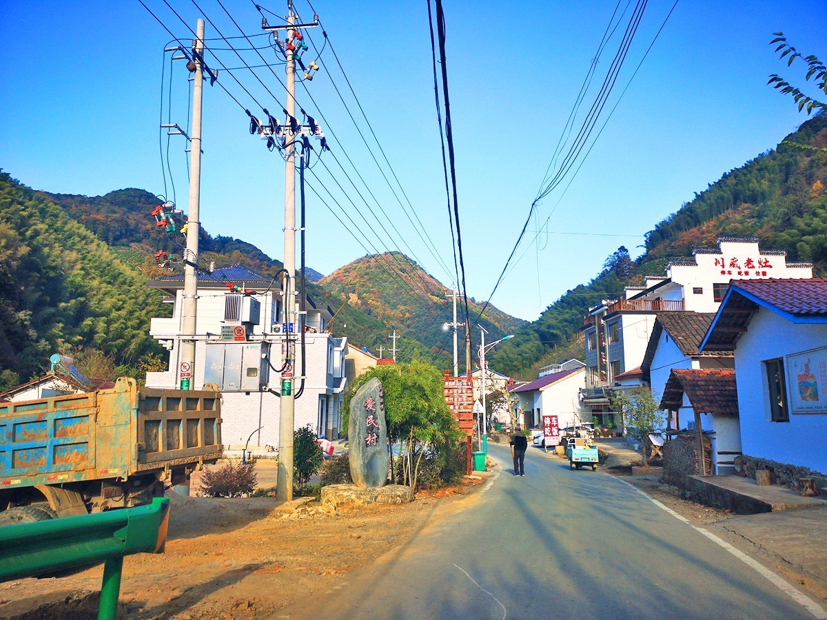 在皖南小川藏线上我看到就是这样1