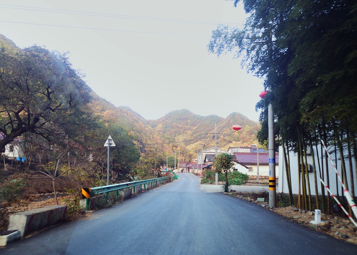 在皖南小川藏线上我看到就是这样1